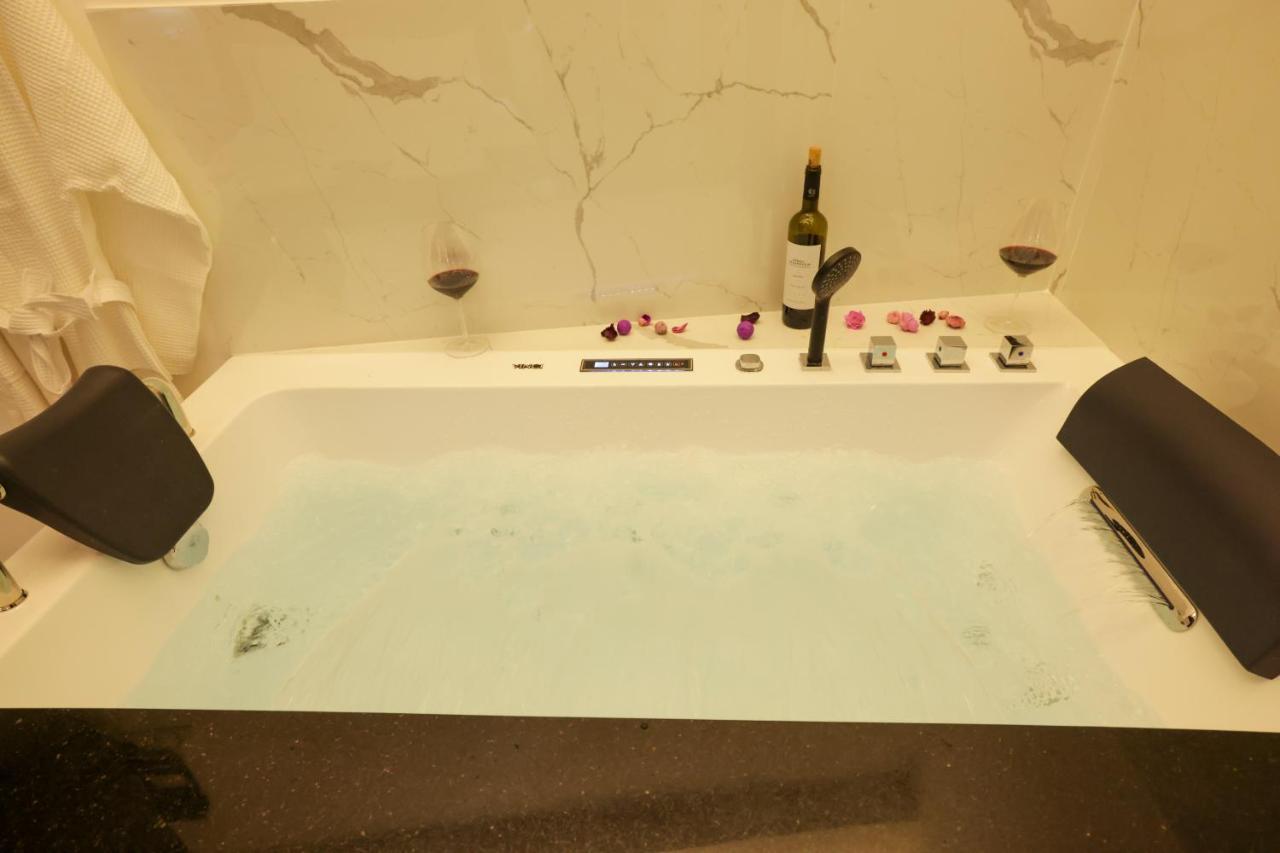 Zeos Finest Jacuzzi Suite Athen Exterior foto